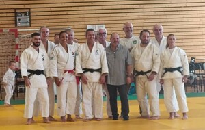 Club de Saint Bonnet de Mure - ( Lucie avec les dirigeants et profs)