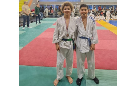 Jules (à gauche de l'image)